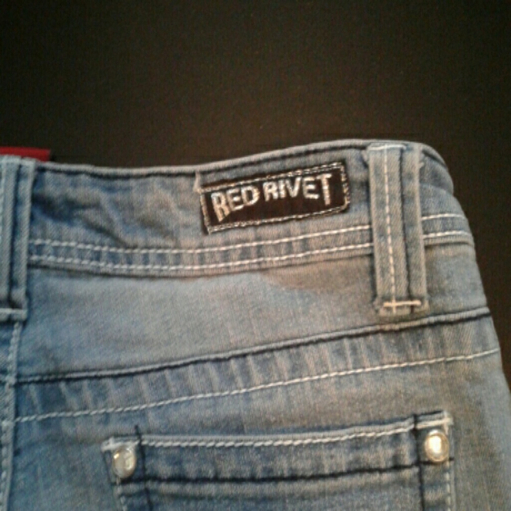 Red Rivet Crop Capris - Picture 3 of 6